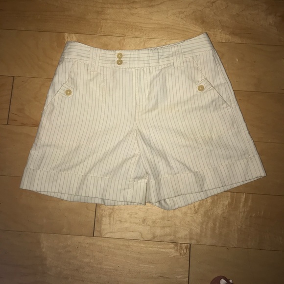 Banana Republic pinstripes shorts. Size 6 - Picture 2 of 4
